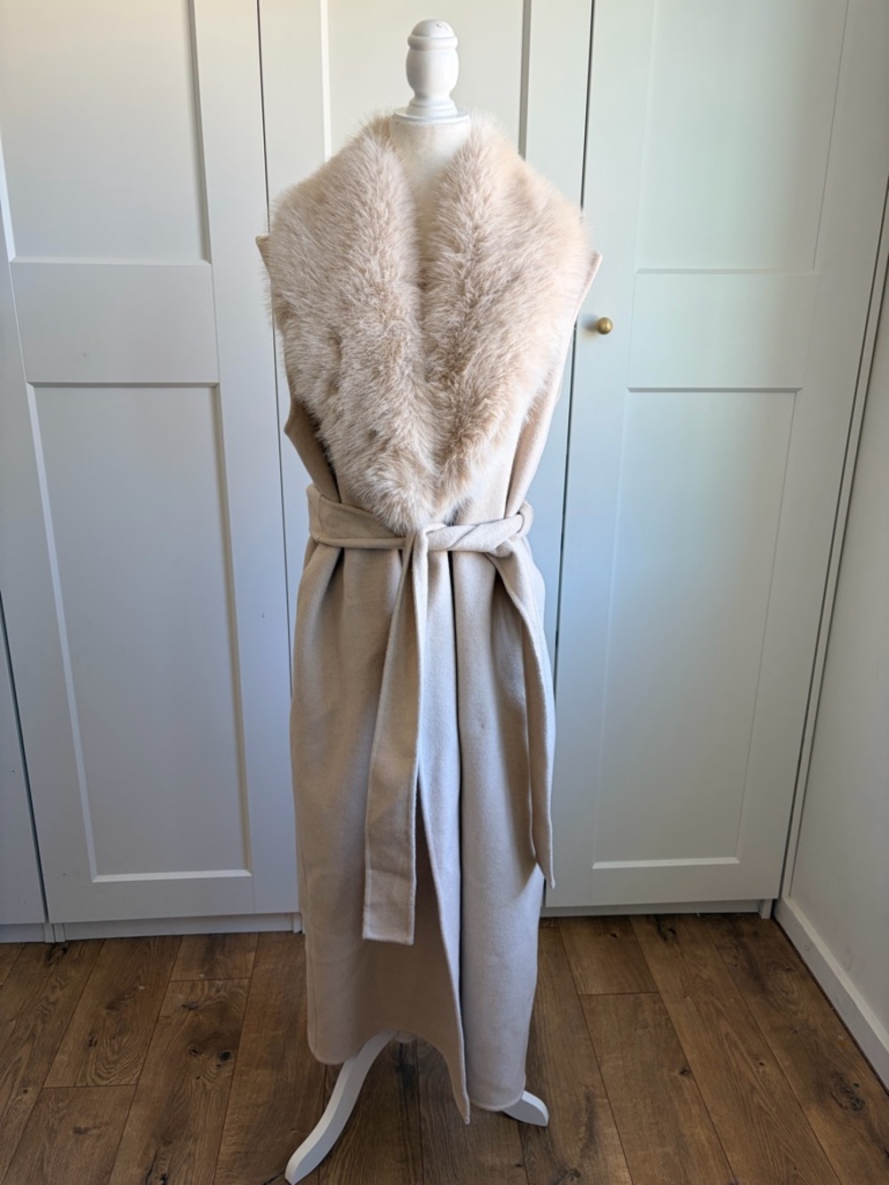 Zara Cream Sleeveless Belted Vest with Faux Fur Collar | S - Picture 3 of 7